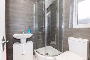 Ensuite- click for photo gallery